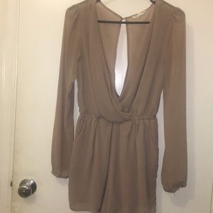 Beige Romper with front pockets
